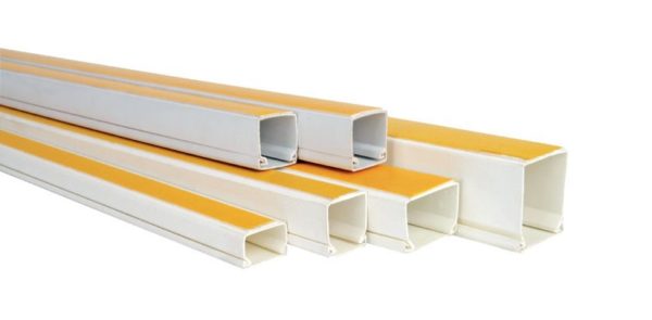 KANAL-PVC 25X25X2000 SAMOLEPLJIVI